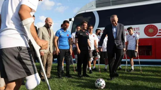 Cumhurbaşkanı Erdoğan, Ampute Futbol Takımı'nı ziyaret etti