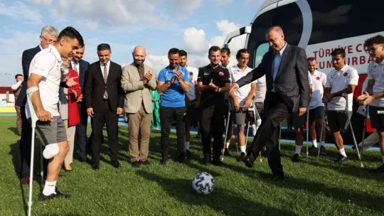 Cumhurbaşkanı Erdoğan, Ampute Futbol Takımı'nı ziyaret etti