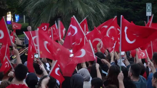 Cumhuriyet'in 100. yıl dönümünde fener alayında buluştular