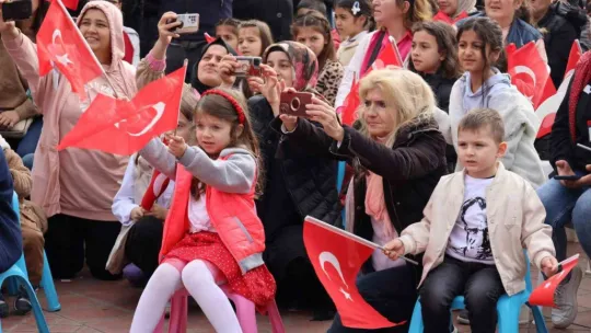 Cumhuriyet'in 101. yılını zeybekle kutladılar