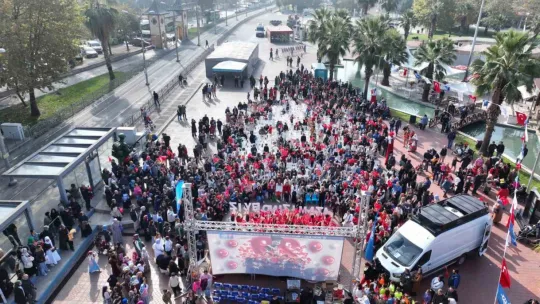 Cumhuriyet'in 101. yılını zeybekle kutladılar