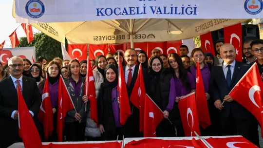 Cumhuriyet'in 99. yılında Türk bayraksız ev kalmayacak