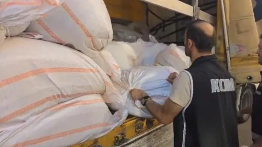 Çuval çuval kaçak tütün ele geçirildi