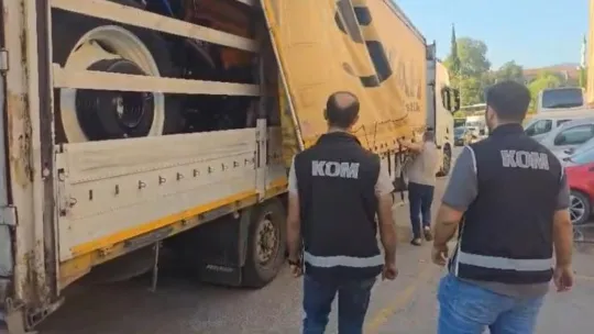 Çuval çuval kaçak tütün ele geçirildi