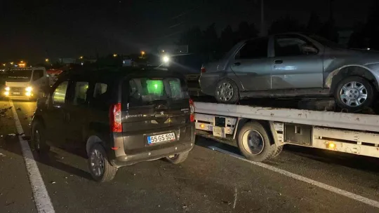 D-100'de 3 araç birbirine girdi: 1 yaralı