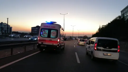 D-100'de 3 araç birbirine girdi