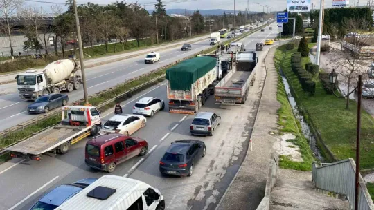 D-100'de 3 araçlık zincirleme kaza: 1 yaralı