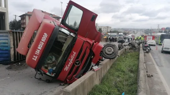 4 araç birbirine girdi, ortalık savaş alanına döndü