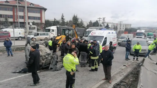4 araç birbirine girdi, ortalık savaş alanına döndü
