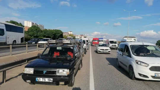 D-100'de 7 araç birbirine girdi: 6 yaralı
