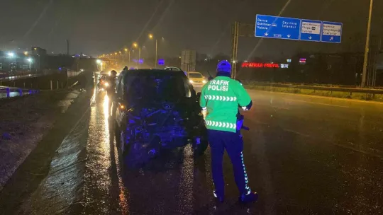 D-100'de bariyerlere çarptı