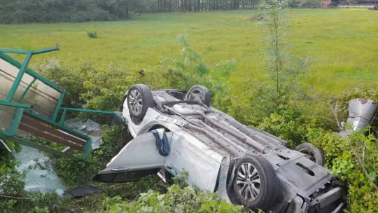 Sakarya D-100'de cip ile otomobil çarpıştı