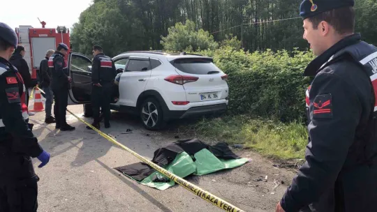 Sakarya D-100'de cip ile otomobil çarpıştı