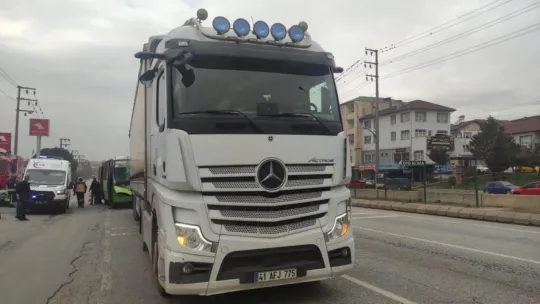 Halk otobüsü kazaya karıştı: Yaralılar var!
