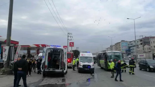 Halk otobüsü kazaya karıştı: Yaralılar var!