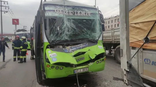 Halk otobüsü kazaya karıştı: Yaralılar var!