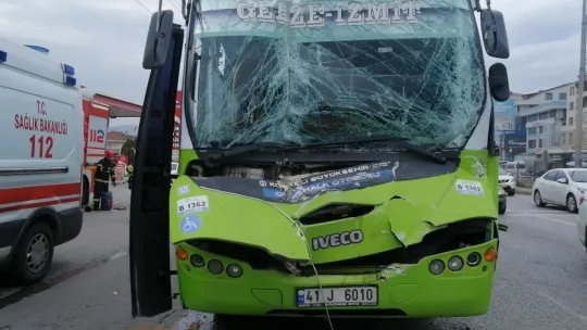 Halk otobüsü kazaya karıştı: Yaralılar var!