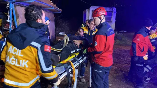 İstinat duvarına çarpan kamyon kağıt gibi ezildi