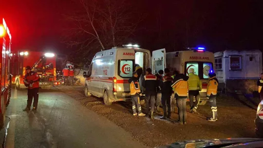 İstinat duvarına çarpan kamyon kağıt gibi ezildi
