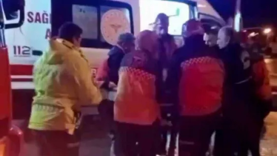 D-100'de tırla çarpışan otomobil hurdaya döndü: 1 ölü, 1 yaralı