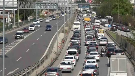 D-100'de yoğun trafik