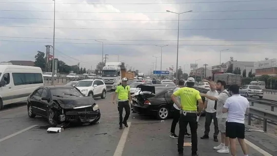 D-100'de zincirleme kaza: 6 yaralı