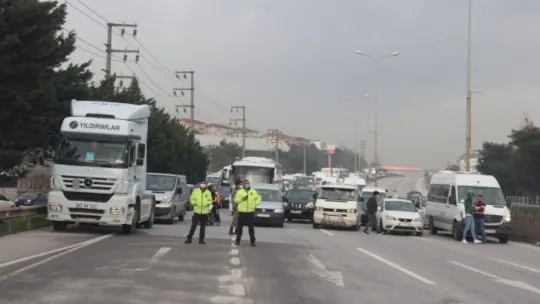 D-100'de alev alev yanan otomobil küle döndü