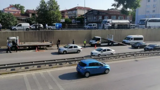 D-100'de çekici arıza yapınca trafik kilitlendi