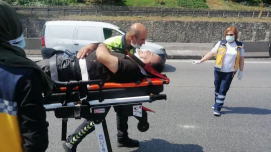 D-100'de otomobil bariyerlere çarptı: 1 yaralı