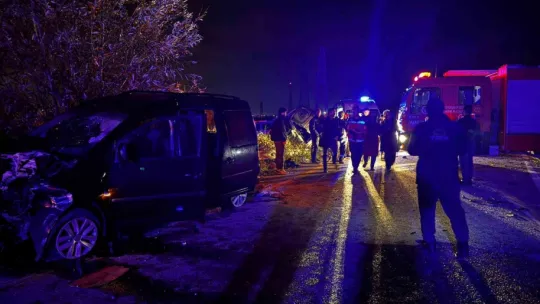 D-140'da kaza yapan araçlar hurdaya döndü: 1 ölü, 2 yaralı