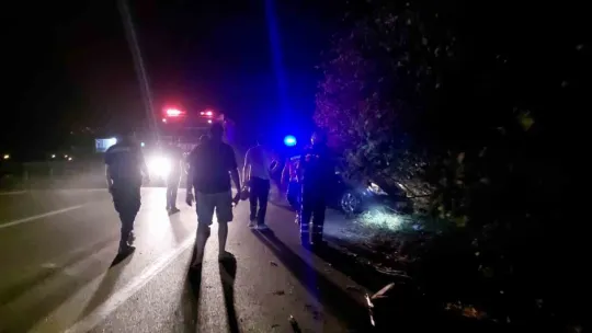 D-140'da otomobil şarampole uçtu