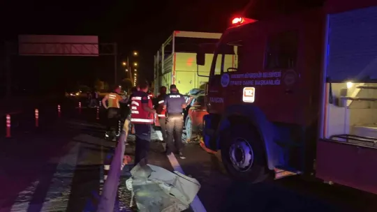 D-650'de cip, kamyona ok gibi saplandı: 1 ölü