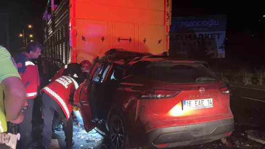D-650'de cip, kamyona ok gibi saplandı: 1 ölü