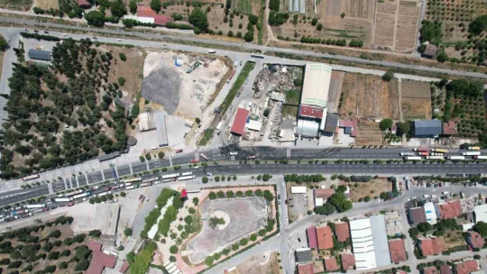 Kontrolden çıkan tır karşı şeride geçerek faciaya yol açtı: 1 ölü, 2 yaralı