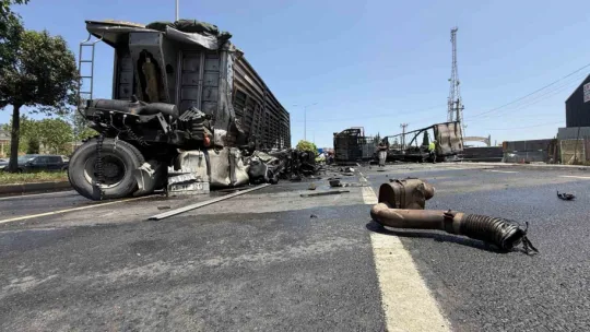 Kontrolden çıkan tır karşı şeride geçerek faciaya yol açtı: 1 ölü, 2 yaralı