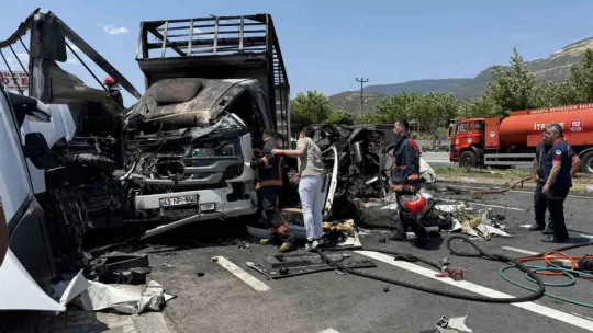 Kontrolden çıkan tır karşı şeride geçerek faciaya yol açtı: 1 ölü, 2 yaralı