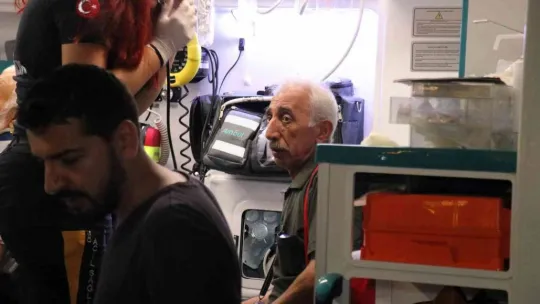 Sakarya'da yolcu otobüsü tıra çarptı: 25 yaralı