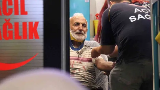 Sakarya'da yolcu otobüsü tıra çarptı: 25 yaralı