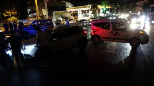 D100 Karayolu'nda 3 araç çarpıştı: 1 yaralı