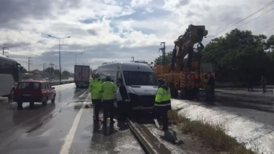 D100'de 10 araç birbirine girdi: 3 yaralı!