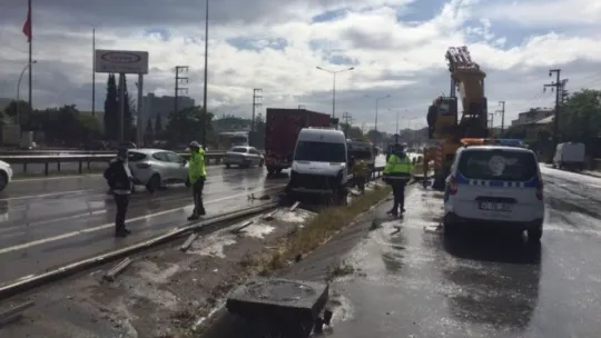 D100'de 10 araç birbirine girdi: 3 yaralı!