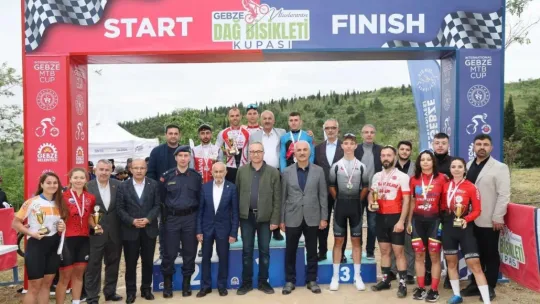Dağ bisikletçilerinin mücadelesi nefes kesti