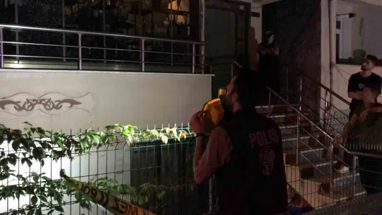 Husumetlisinin evini kurşunladı
