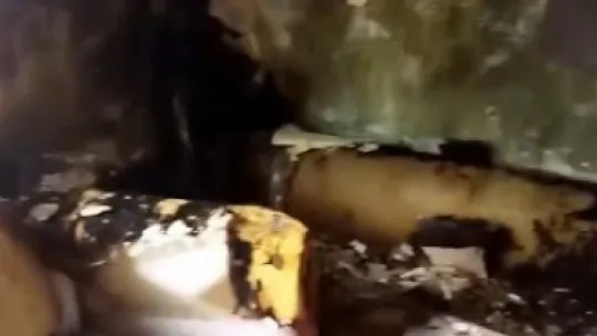 Daire alevlere teslim oldu: Balkondan atlayarak kurtuldu