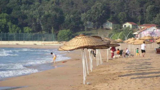 Denize giren 7 üniversite öğrencisinden biri hayatını kaybetti