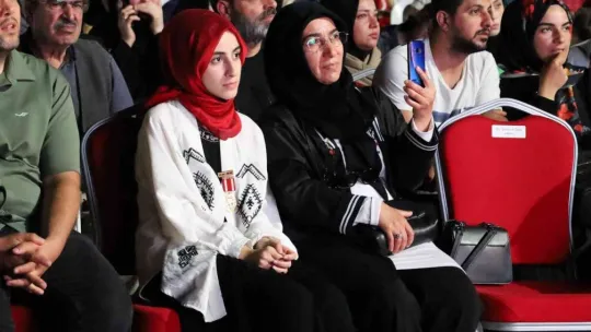 Darbe girişiminde ailesiyle helalleşip sokağa çıktı, 14 yaşında gazi oldu