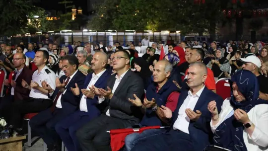 Darbe girişiminde ailesiyle helalleşip sokağa çıktı, 14 yaşında gazi oldu
