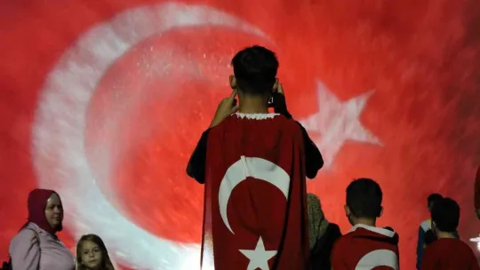 Darbe girişiminde ailesiyle helalleşip sokağa çıktı, 14 yaşında gazi oldu