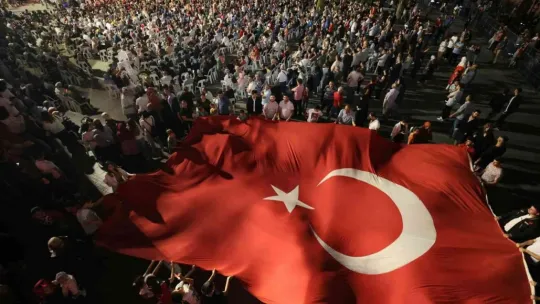 Darbe girişiminde ailesiyle helalleşip sokağa çıktı, 14 yaşında gazi oldu