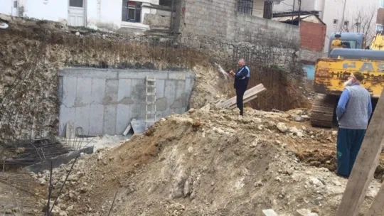 Darıca'da inşaat sırasında toprak kaydı!